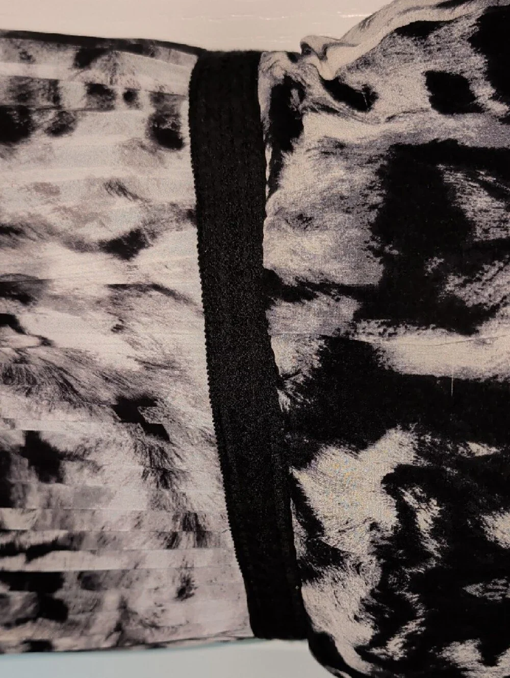 Karen Millen Black and White Printed Short-Sleeve Midi Dress - Picture 5 of 14